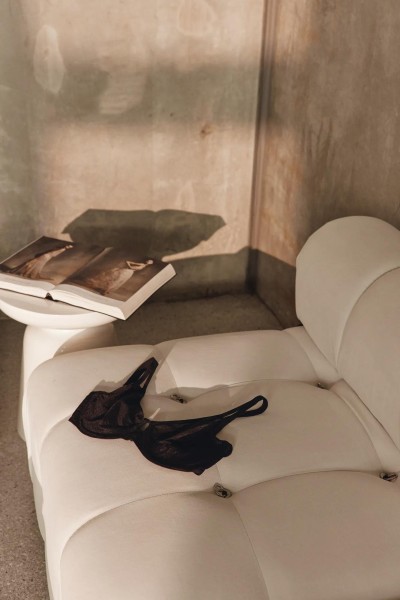 Triumph Signature Sheer W01 EX