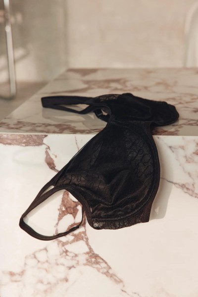 Triumph Signature Sheer W01 EX